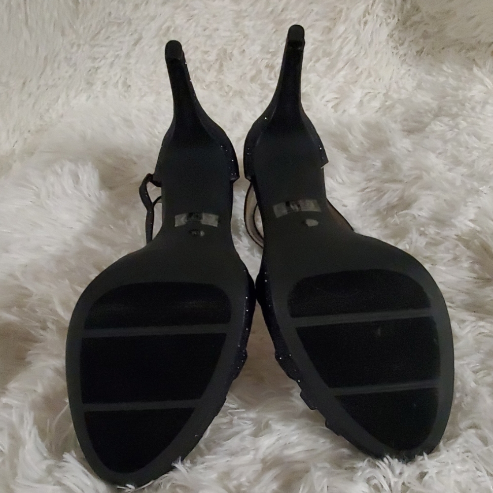 Heels - Picture 4 of 5